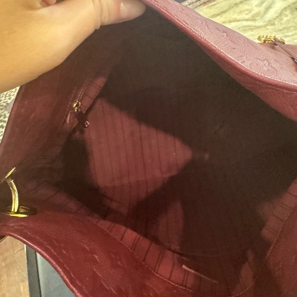 SOLD!! 💗♥️ Louis Vuitton Artsy Empreinte Burgundy EXCELLENT CONDITION ♥️💗 - Picture 5 of 11